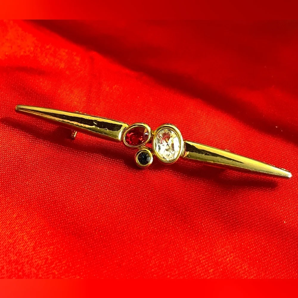 Gold Brooch - Picture 1 of 5